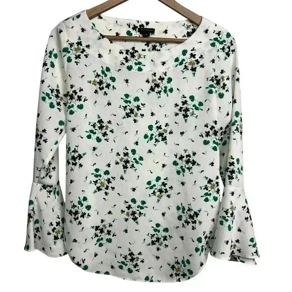 Ann Taylor White Bell Sleeves Green & Black Leaf Design Women’s Size XSmall